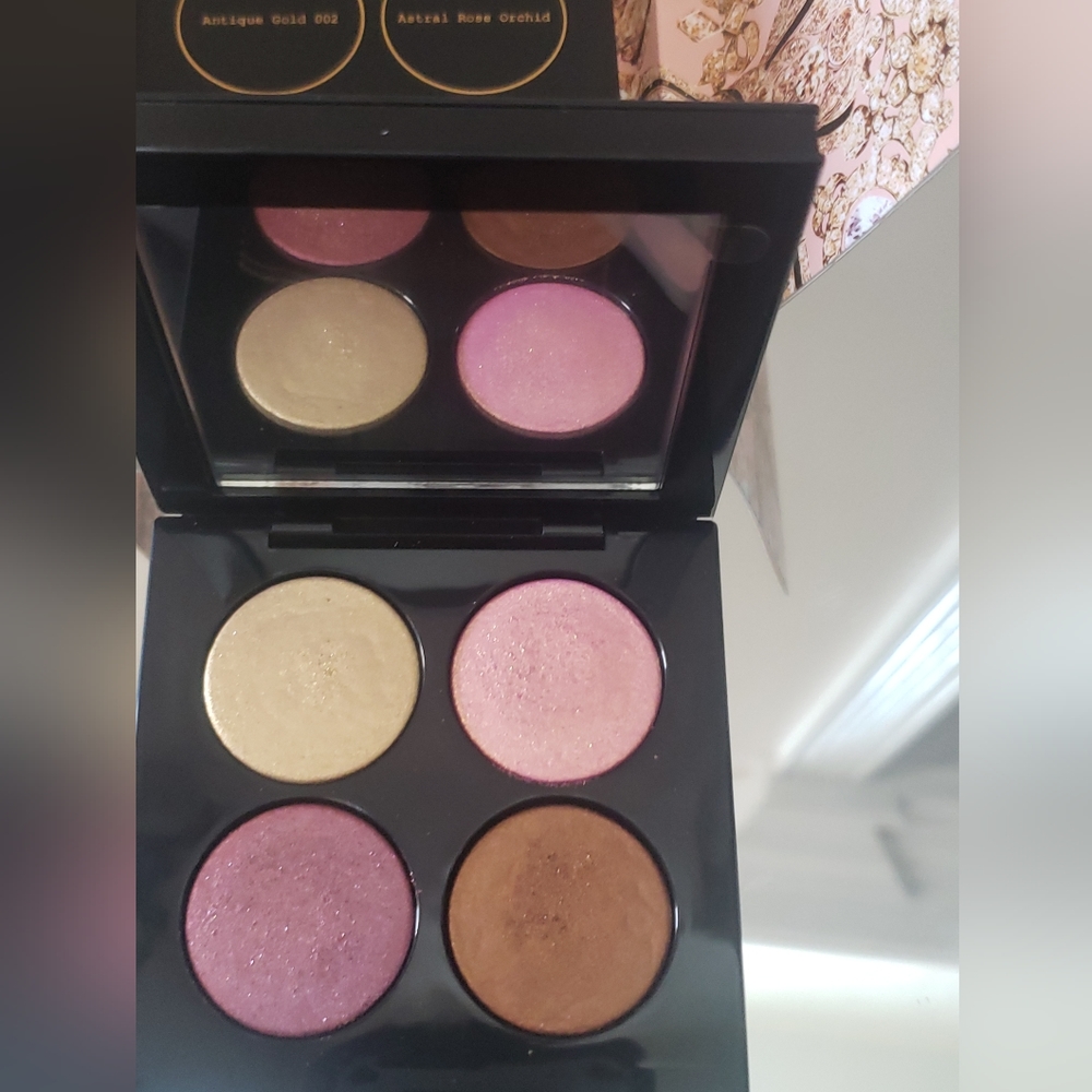 Eyeshadow - Picture 3 of 3